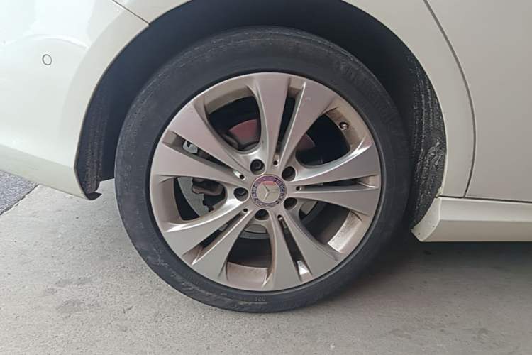 Used Mercedes-Benz B-Class 2015 B 200 Fashion Model Right Rear Wheel Hub