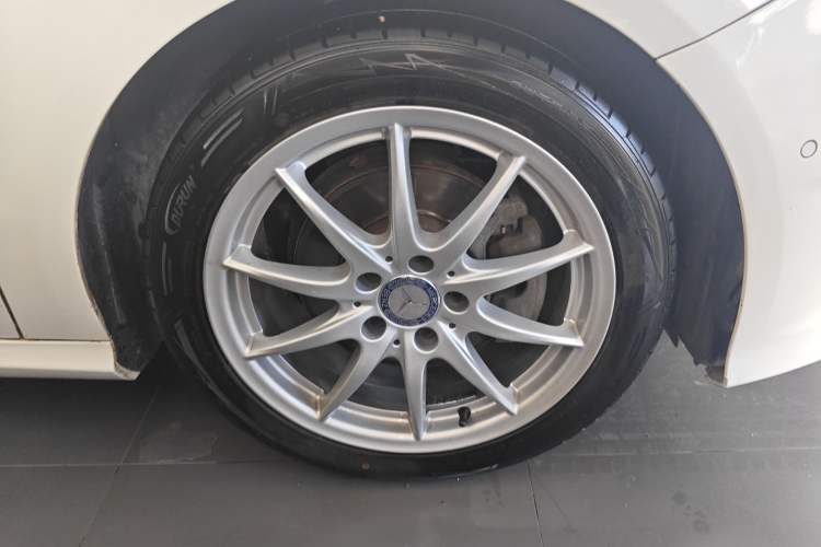 Used Mercedes-Benz B-Class 2015 B 200 Sport Edition Right Rear Wheel Hub