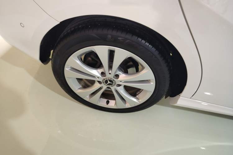 Used Mercedes-Benz B-Class 2015 B 200 Sport Edition Right Rear Wheel Hub