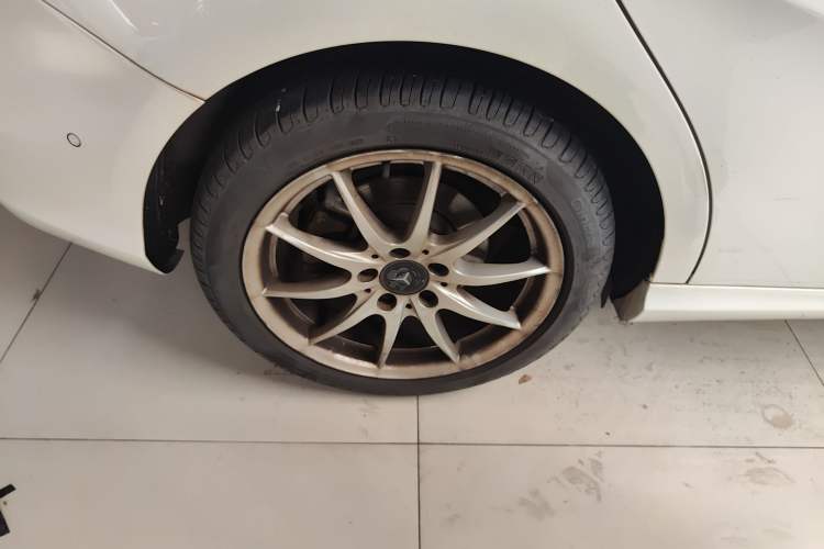Used Mercedes-Benz B-Class 2015 B 200 Sport Edition Right Rear Wheel Hub