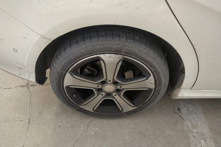 Used Mercedes-Benz B-Class 2015 B 200 Fashion Model Right Rear Wheel Hub