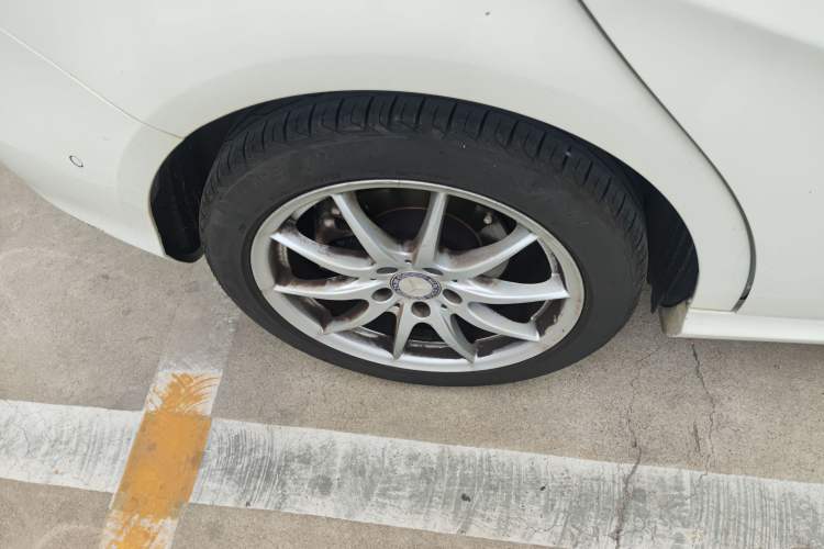 Used Mercedes-Benz B-Class 2015 B 200 Sport Edition Right Rear Wheel Hub