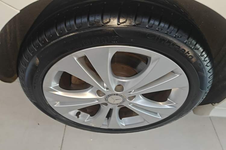 Used Mercedes-Benz B-Class 2015 B 200 Fashion Model Right Rear Wheel Hub