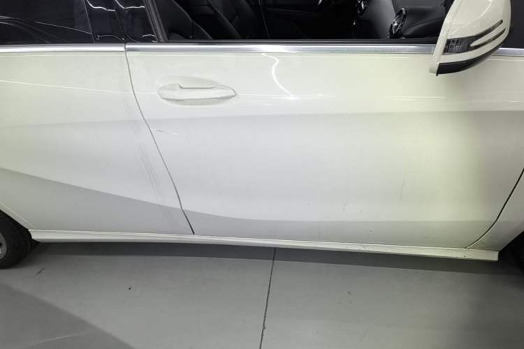 Used Mercedes-Benz B-Class 2015 B 200 Fashion Model Right Side Sill