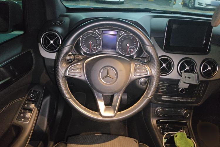 Used Mercedes-Benz B-Class 2015 B 200 Sport Edition Steering Wheel