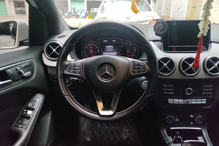 Used Mercedes-Benz B-Class 2015 B 200 Fashion Model Steering Wheel
