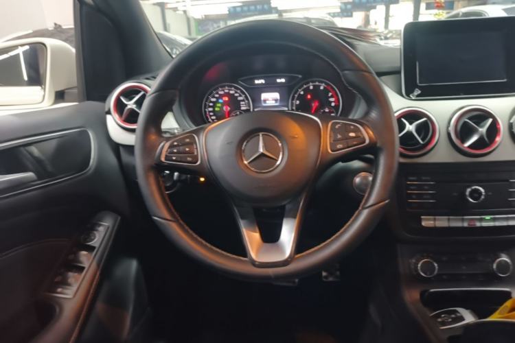 Used Mercedes-Benz B-Class 2015 B 200 Sport Edition Steering Wheel