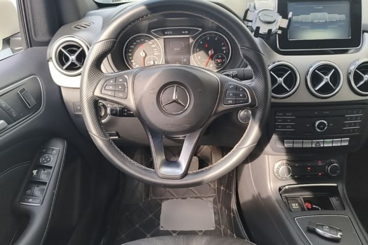 Used Mercedes-Benz B-Class 2015 B 200 Sport Edition Steering Wheel