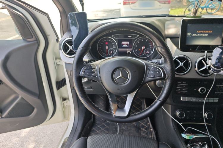 Used Mercedes-Benz B-Class 2015 B 200 Sport Edition Steering Wheel
