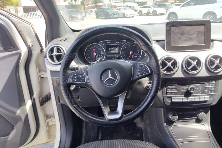 Used Mercedes-Benz B-Class 2015 B 200 Sport Edition Steering Wheel
