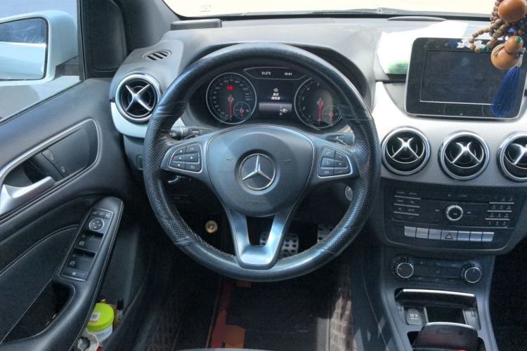 Used Mercedes-Benz B-Class 2015 B 200 Sport Edition Steering Wheel