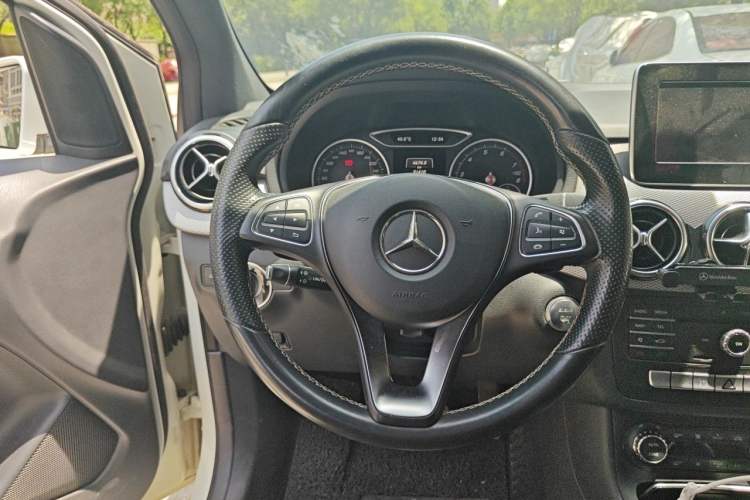 Used Mercedes-Benz B-Class 2015 B 200 Fashion Model Steering Wheel
