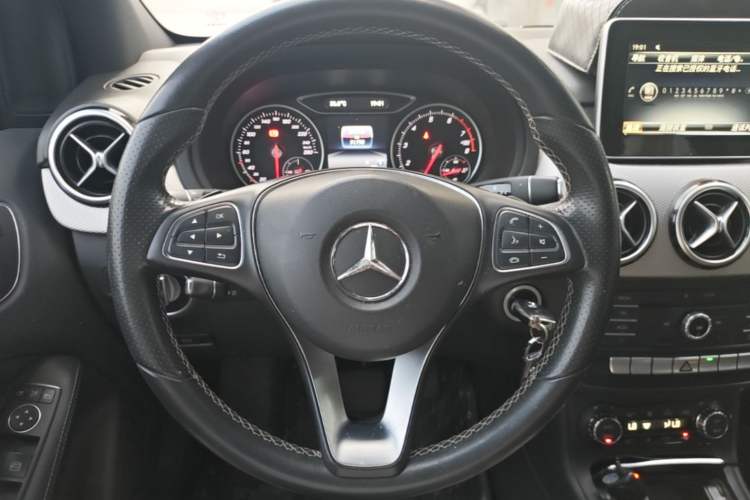 Used Mercedes-Benz B-Class 2015 B 200 Fashion Model Steering Wheel