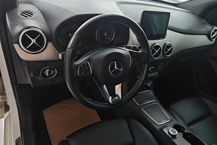 Used Mercedes-Benz B-Class 2015 B 200 Luxury Model Steering Wheel