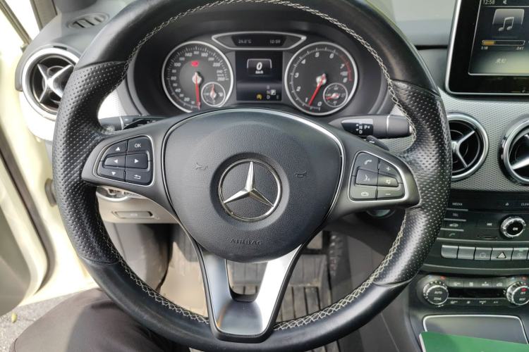 Used Mercedes-Benz B-Class 2015 B 200 Fashion Model Steering Wheel