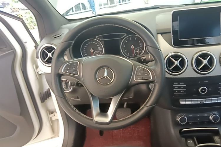 Used Mercedes-Benz B-Class 2015 B 200 Sport Edition Steering Wheel