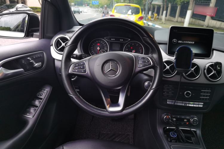 Used Mercedes-Benz B-Class 2015 B 200 Luxury Model Steering Wheel