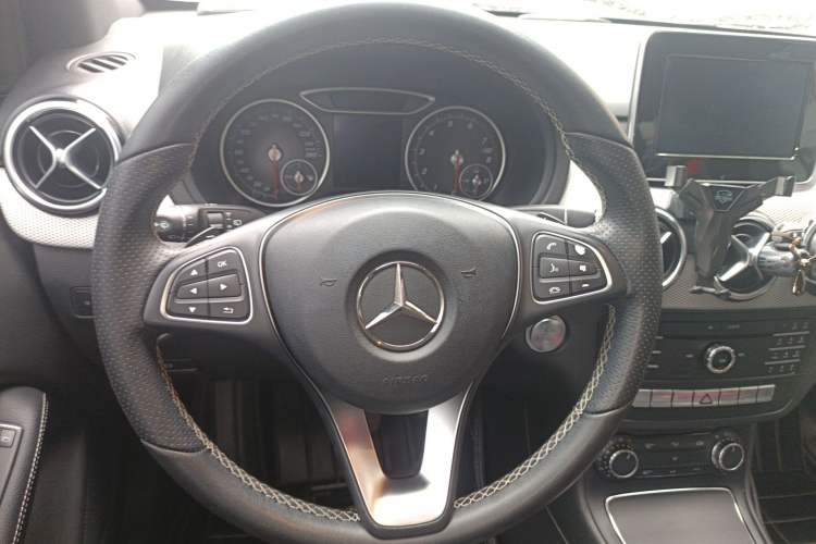Used Mercedes-Benz B-Class 2015 B 200 Sport Edition Steering Wheel