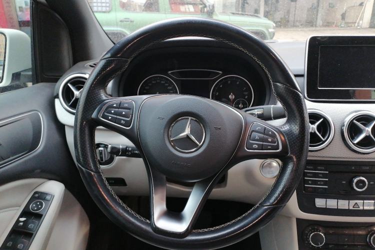 Used Mercedes-Benz B-Class 2015 B 200 Sport Edition Steering Wheel