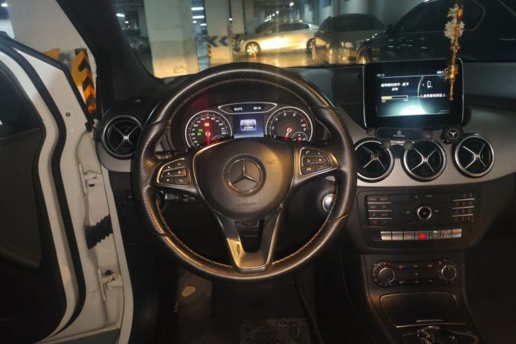 Used Mercedes-Benz B-Class 2015 B 200 Sport Edition Steering Wheel