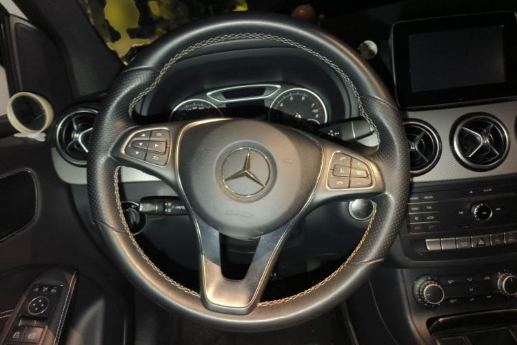 Used Mercedes-Benz B-Class 2015 B 200 Sport Edition Steering Wheel