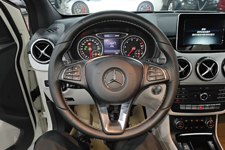 Used Mercedes-Benz B-Class 2015 B 200 Fashion Model Steering Wheel