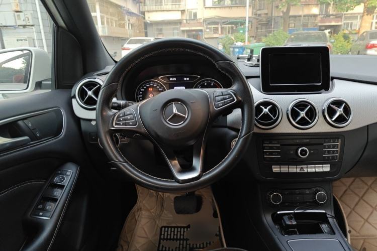 Used Mercedes-Benz B-Class 2015 B 200 Sport Edition Steering Wheel
