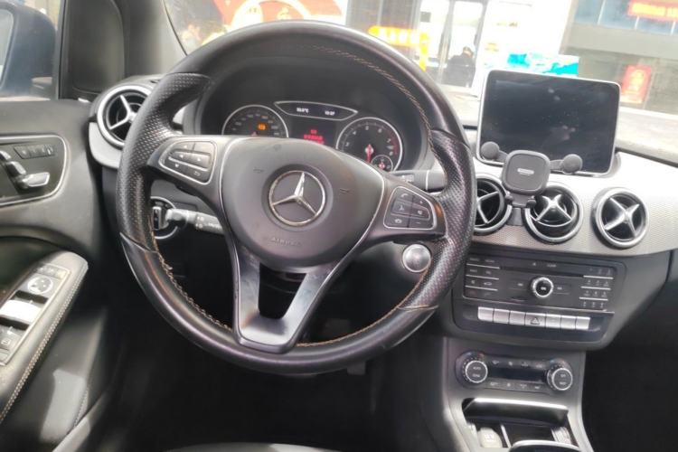 Used Mercedes-Benz B-Class 2015 B 200 Luxury Model Steering Wheel