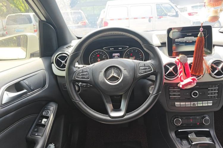 Used Mercedes-Benz B-Class 2015 B 200 Sport Edition Steering Wheel