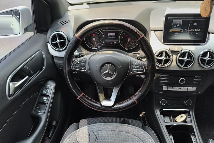 Used Mercedes-Benz B-Class 2015 B 200 Sport Edition Steering Wheel