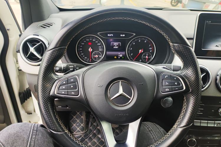 Used Mercedes-Benz B-Class 2015 B 200 Sport Edition Steering Wheel