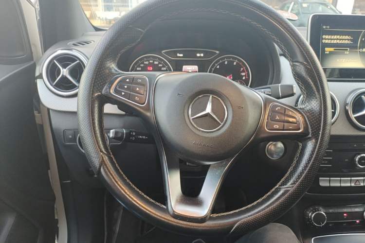 Used Mercedes-Benz B-Class 2015 B 200 Sport Edition Steering Wheel