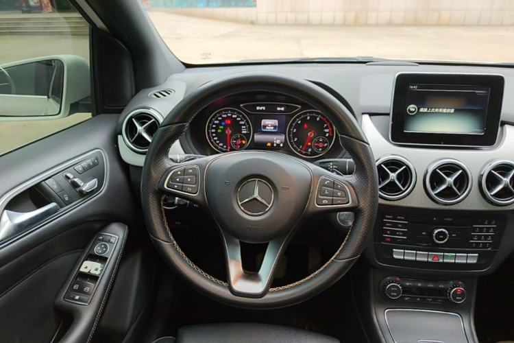 Used Mercedes-Benz B-Class 2015 B 200 Fashion Model Steering Wheel