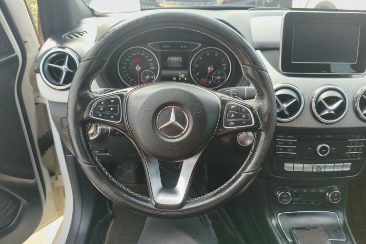 Used Mercedes-Benz B-Class 2015 B 200 Fashion Model Steering Wheel