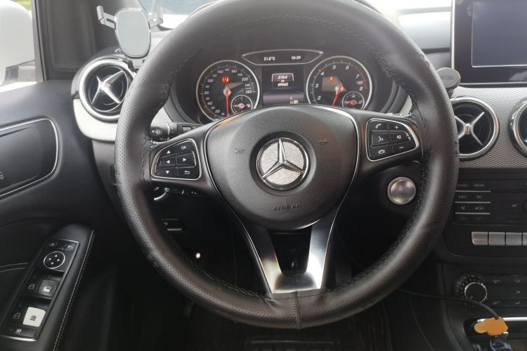 Used Mercedes-Benz B-Class 2015 B 200 Fashion Model Steering Wheel