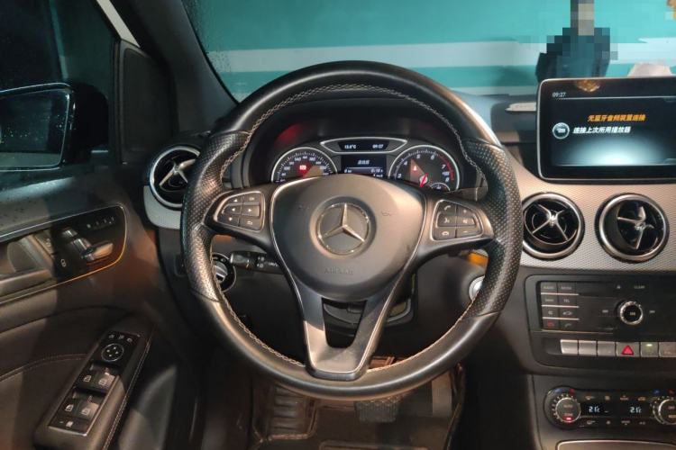 Used Mercedes-Benz B-Class 2015 B 200 Luxury Model Steering Wheel