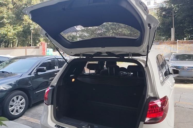 Used Mercedes-Benz B-Class 2015 B 200 Sport Edition Trunk