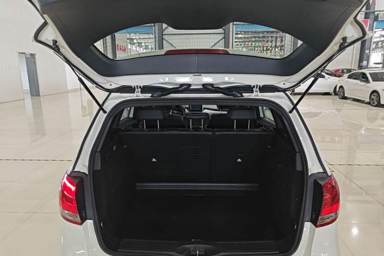 Used Mercedes-Benz B-Class 2015 B 200 Sport Edition Trunk