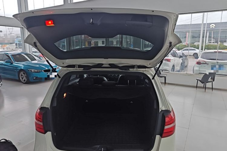Used Mercedes-Benz B-Class 2015 B 200 Luxury Model Trunk