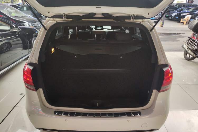 Used Mercedes-Benz B-Class 2015 B 200 Sport Edition Trunk