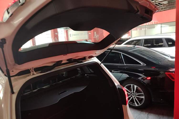 Used Mercedes-Benz B-Class 2015 B 200 Fashion Model Trunk