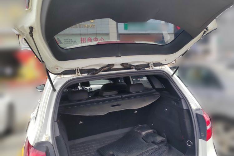 Used Mercedes-Benz B-Class 2015 B 200 Luxury Model Trunk