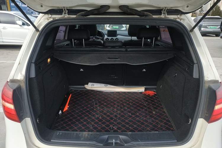 Used Mercedes-Benz B-Class 2015 B 200 Fashion Model Trunk