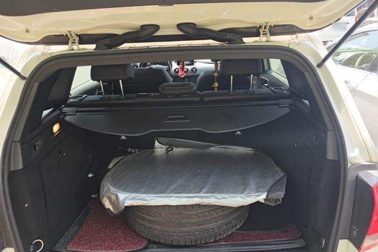 Used Mercedes-Benz B-Class 2015 B 200 Sport Edition Trunk