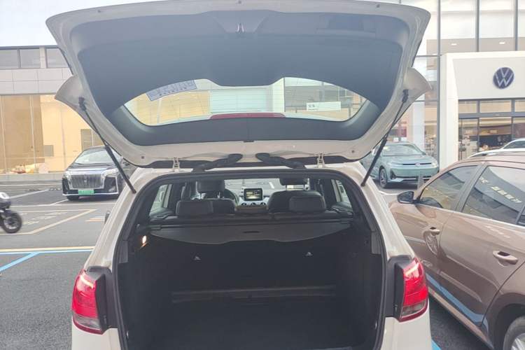 Used Mercedes-Benz B-Class 2015 B 200 Sport Edition Trunk