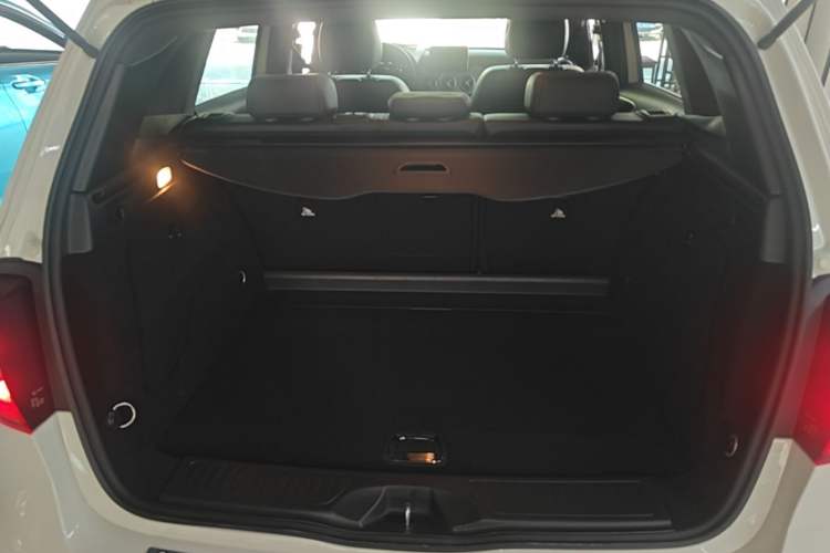 Used Mercedes-Benz B-Class 2015 B 200 Fashion Model Trunk