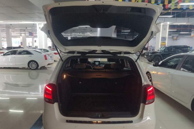 Used Mercedes-Benz B-Class 2015 B 200 Sport Edition Trunk