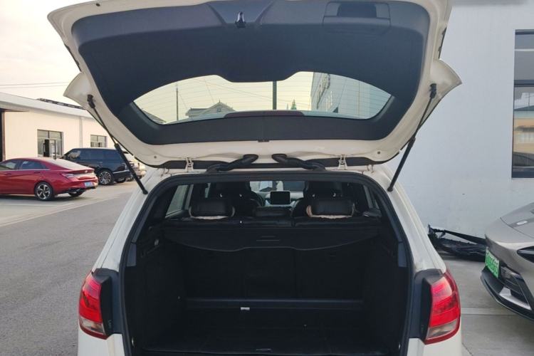 Used Mercedes-Benz B-Class 2015 B 200 Sport Edition Trunk