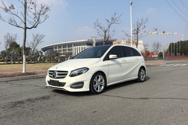 Ojetý Mercedes-Benz B-Class 2015 B 200 Fashion Model