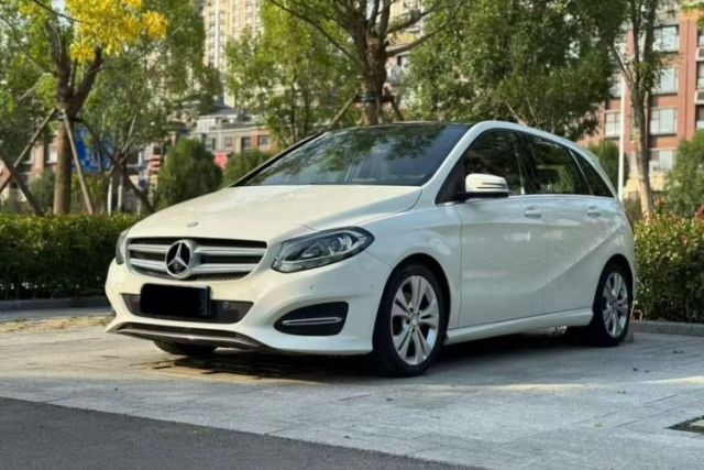 Ojetý Mercedes-Benz B-Class 2015 B 200 Sport Edition